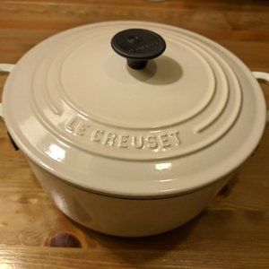 Le Creuset Signature Round Dutch Oven 3.5 qt